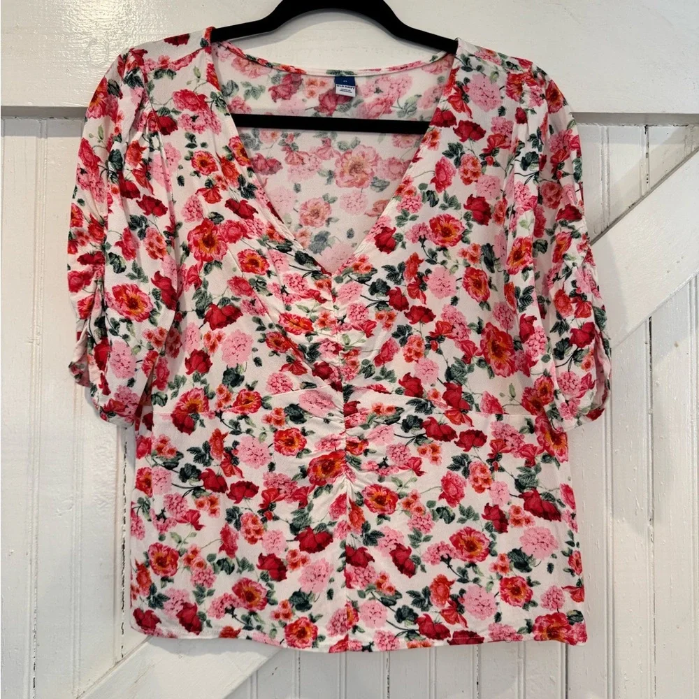 Old Navy Pink Floral Ruched V-Neck Blouse Medium Romantic Top